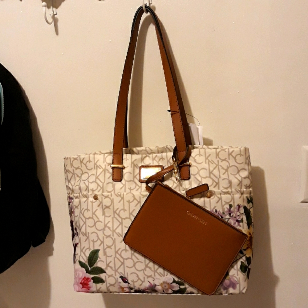 Calvin Klein Logo Tote with Wristlet - Picture 2 of 16